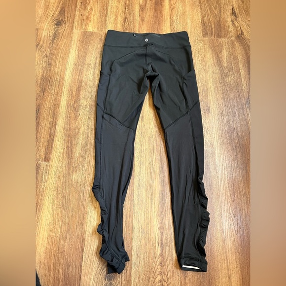 lululemon athletica Midnight Black Ruffle Leggings size 8 - Picture 4 of 7